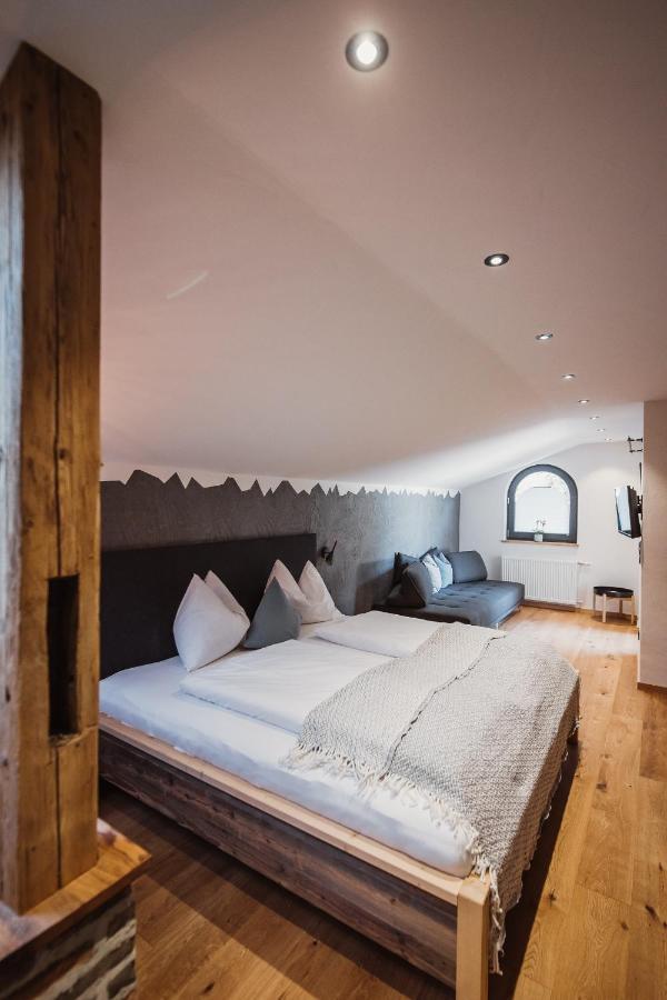 One-Bedroom Apartment,999324837:JPEG